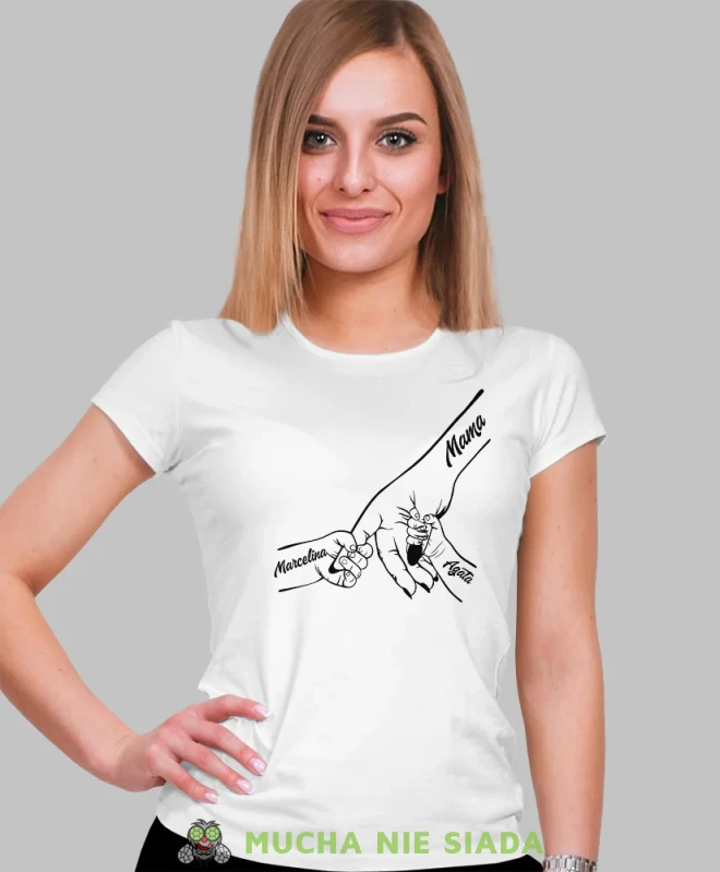 Koszulka dla mamy z imionami dzieci, biała koszulka dla mamy, prezent dla mamy, koszulki na dzień matki, koszulki z hasłem dla mamy, personalizowana koszulka dla mamy, oryginalne koszulki na dzień matki, t-shirt dla .webp