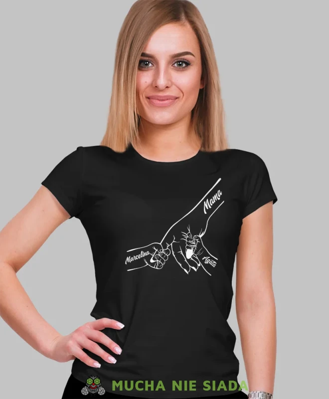 Koszulka dla mamy z imionami dzieci, czarna koszulka dla mamy, prezent dla mamy, koszulki na dzień matki, koszulki z hasłem dla mamy, personalizowana koszulka dla mamy, oryginalne koszulki na dzień matki, t-shirt dla.webp