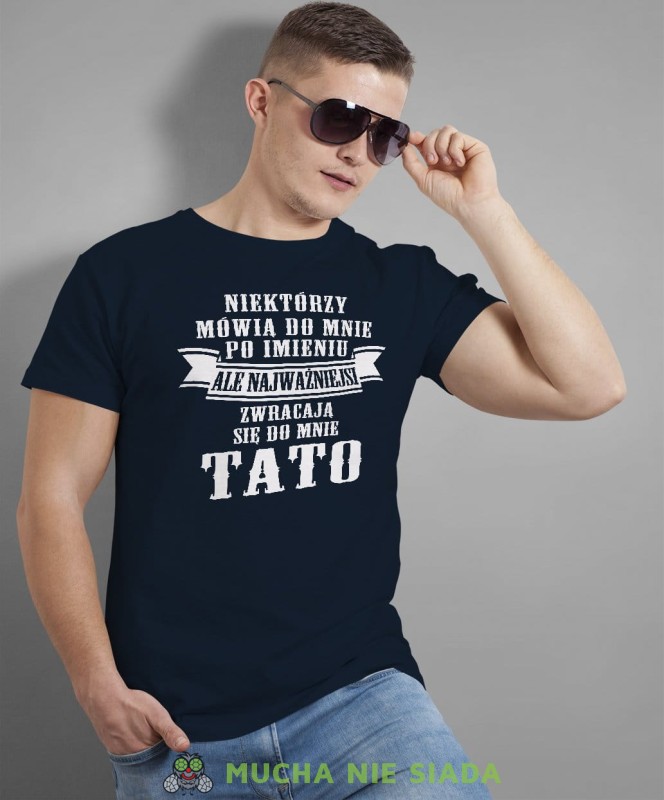 Niektórzy mówią do mnie po imieniu ale najważniejsi zwracają się do mnie tato koszulka dla taty granatowa
