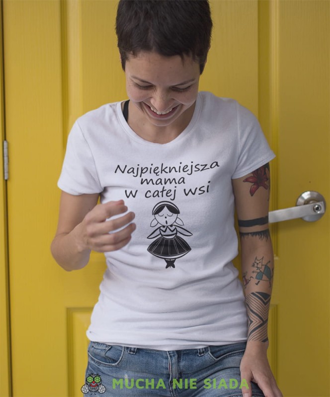 najpiękniejsza mama w całej wsi biała koszulka dla mamy.jpg