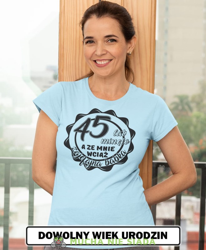 zajefajna babka jasnoniebieska damska koszulka urodzinowa z nadrukiem na urodziny opis.jpg