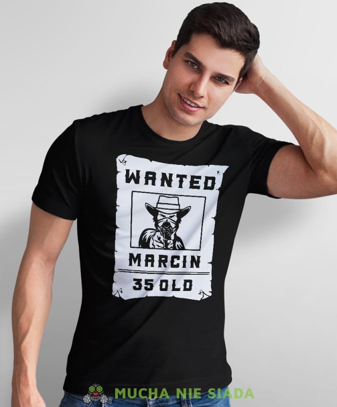 wanted czarna męska koszulka urodzinowa z nadrukiem na urodziny.jpg