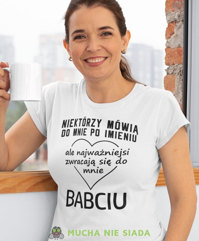 niektórzy mówią do mnie po imieniu ale najważniejsi zwracają się do mnie babciu biała damska koszulka dla babci z nadrukiem babcia.jpg