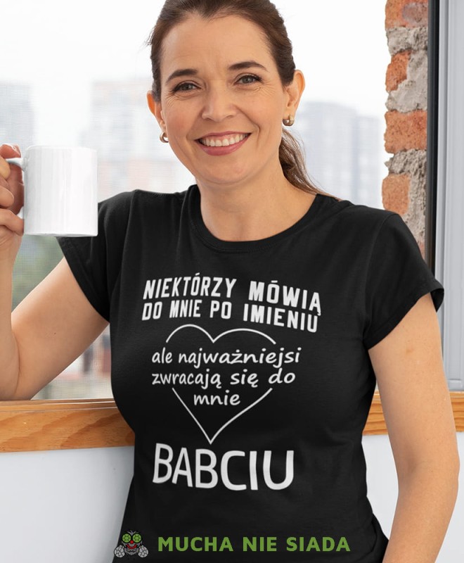 niektórzy mówią do mnie po imieniu ale najważniejsi zwracają się do mnie babciu czarna damska koszulka dla babci z nadrukiem babcia.jpg