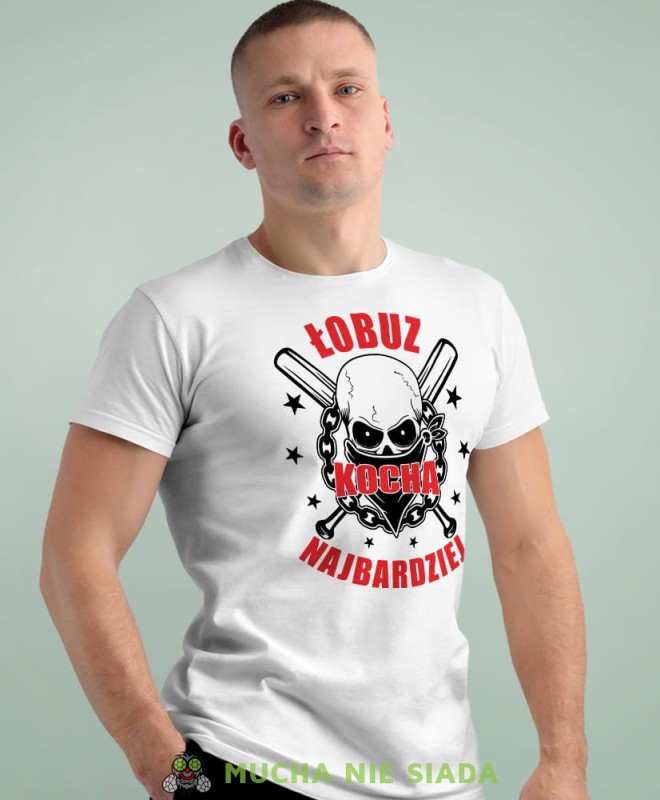 łobuz kocha najbardziej biała męska koszulka z nadrukiem na co dzień, na prezent, fajna koszulka dla chłopaka.jpg