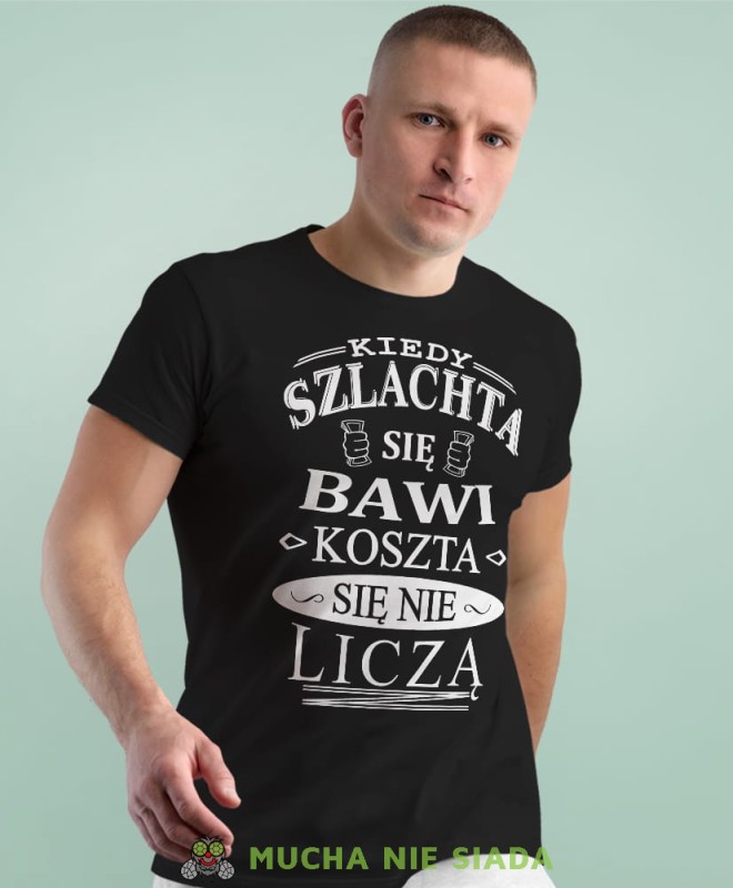 kiedy szlachat się bawi koszta się nie liczy czarna męska koszulka z nadrukiem na co dzień, na prezent, fajna koszulka.jpg