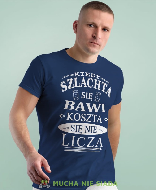 kiedy szlachat się bawi koszta się nie liczy granatowa męska koszulka z nadrukiem na co dzień, na prezent, fajna koszulka.jpg