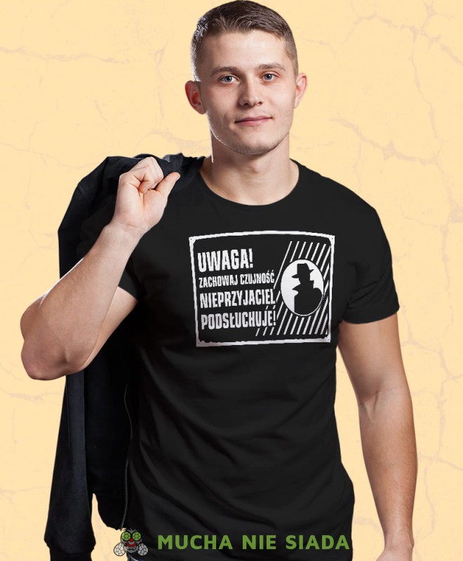 uwaga zachowaj czujność nieprzyjaciel podsłuchuje czarna męska koszulka z nadrukiem na co dzień, na prezent, fajna koszulka.jpg