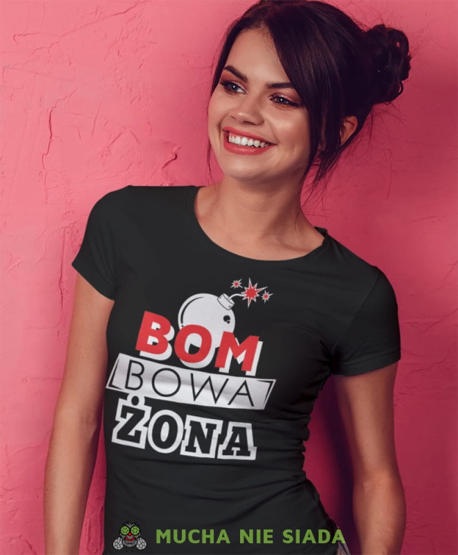 bombowa żona czarna damska koszulka dla żony z nadrukiem na prezent na urodziny.jpg
