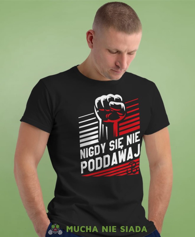 nigdy się nie poddawaj Polska Walcząca, czarna męska koszulka z nadrukiem, koszulka patriotyczna, koszulki z grafiką patriotyczną, dla mężczyzny, dla chłopaka na prezent, koszulka Polska, koszulki Polska.jpg