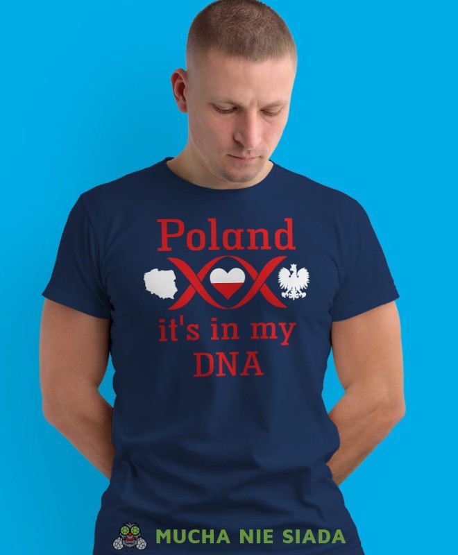 Poland it's in my dna, granatowa męska koszulka z nadrukiem, koszulka patriotyczna, koszulki z grafiką patriotyczną, dla mężczyzny, dla chłopaka na prezent, koszulka Polska, koszulki Polska.jpg