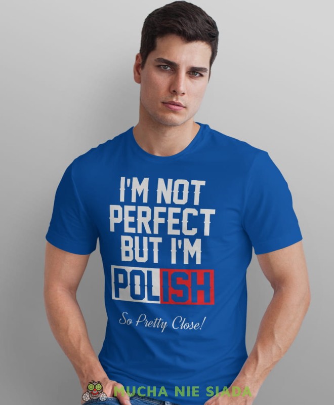 i'm not perfect but i'm polish so pretty close, niebieska męska koszulka z nadrukiem, koszulka patriotyczna, koszulki z grafiką patriotyczną, dla mężczyzny, dla chłopaka na prezent, koszulka Polska, koszulki Polska.jpg