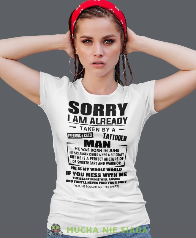 sorry i am already by a crazy man biała damska koszulka dla żony z nadrukiem na prezent na urodziny.jpg