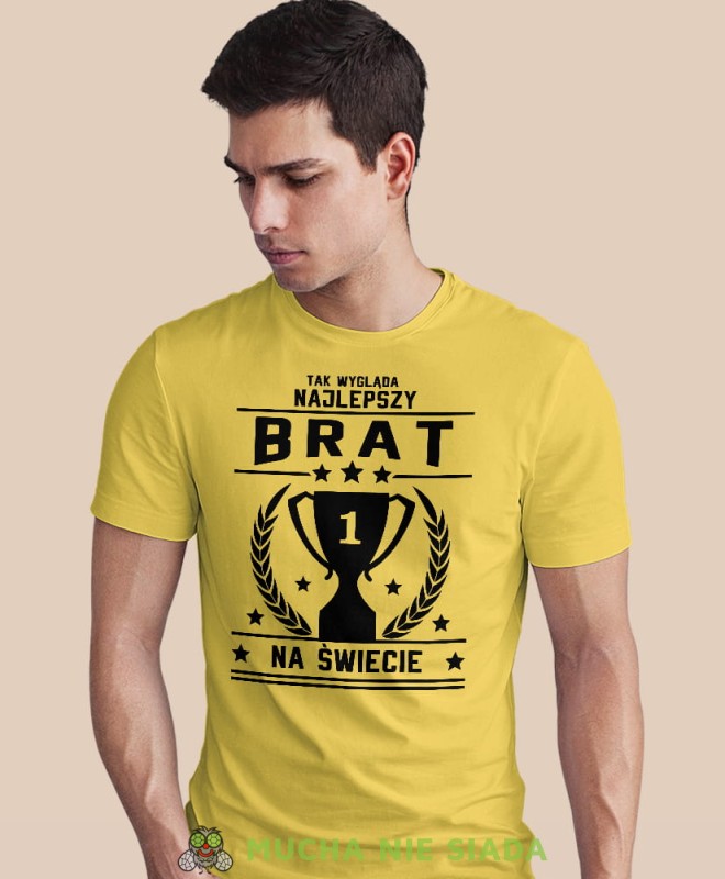 tak wygląda najlepszy brat na świecie, puchar, żółta męska koszulka dla brata, koszulka z nadrukiem, na prezent, na urodziny.jpg