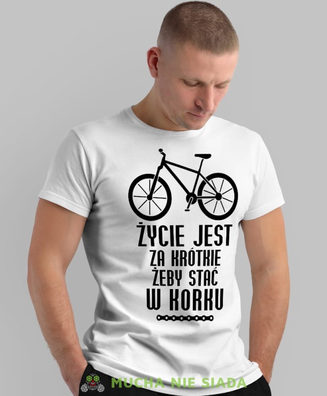 życie jest za krótkie żeby stać w korku, biała męska koszulka rowerowa z nadrukiem, na rower, na co dzień, na prezent, fajna koszulka dla chłopaka, rower, rowerzysta.jpg