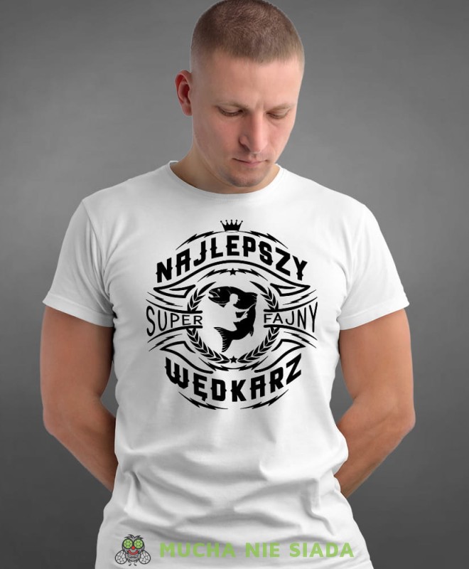 Najlepszy super fajny wędkarz, biała męska koszulka z nadrukiem na co dzień, dla wędkarzy, na prezent, fajna koszulka.jpg