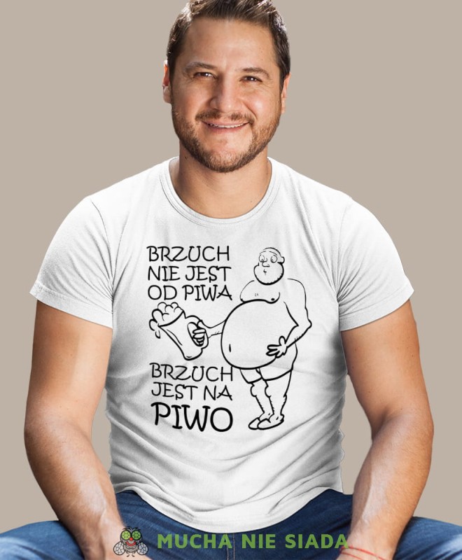 brzuch nie jest od piwa brzuch jest na piwo, biała męska koszulka z nadrukiem na co dzień, na prezent, fajna koszulka.jpg