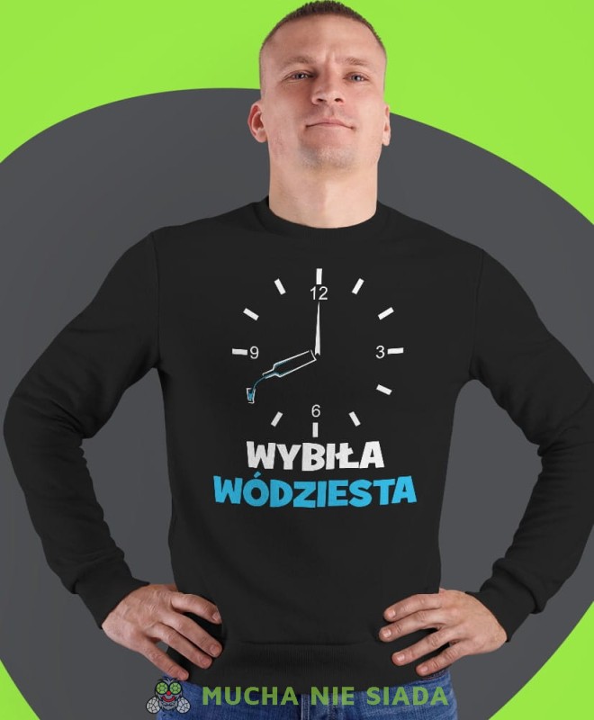 wybiła wódziesta, czarna męska bluza bez kaptura, fajna bluza, na prezent, mucha nie siada-min.jpg