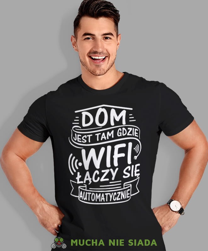 dom jest tam gdzie wifi łączy się automatycznie, czarna męska koszulka z nadrukiem na co dzień, na prezent, fajna koszulka, dla chłopaka, dla męża, mucha nie siada.jpg