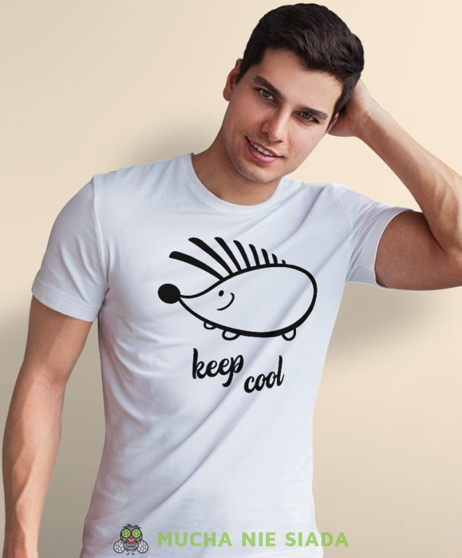 keep cool, biała męska koszulka z nadrukiem na co dzień, na prezent, fajna koszulka, dla chłopaka, dla męża, mucha nie siada.jpg