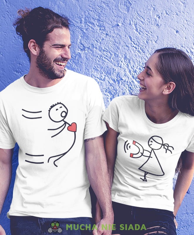 przyciągamy się jak magnes, białe koszulki dla par, dla męża, dla żony, walentynki, fajne koszulki, t-shirty dla par, dla chłopaka, dla dziewczyny, prezent dla narzeczonego, prezent dla narzeczonej, mucha nie siada.jpg