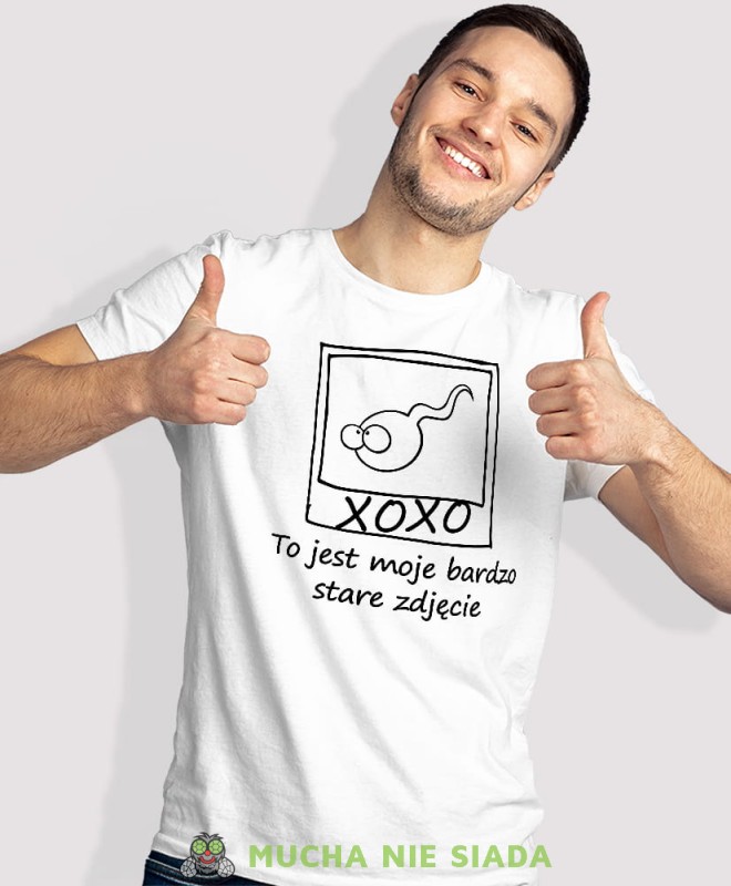 to jest moje bardzo stare zdjęcie, biała męska koszulka z nadrukiem na co dzień, na prezent, fajna koszulka, dla chłopaka, dla męża, mucha nie siada opis.jpg