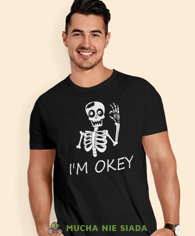 i'm okey, czarna męska koszulka z nadrukiem na co dzień, na prezent, fajna koszulka, dla chłopaka, dla męża, mucha nie siada opis.jpg