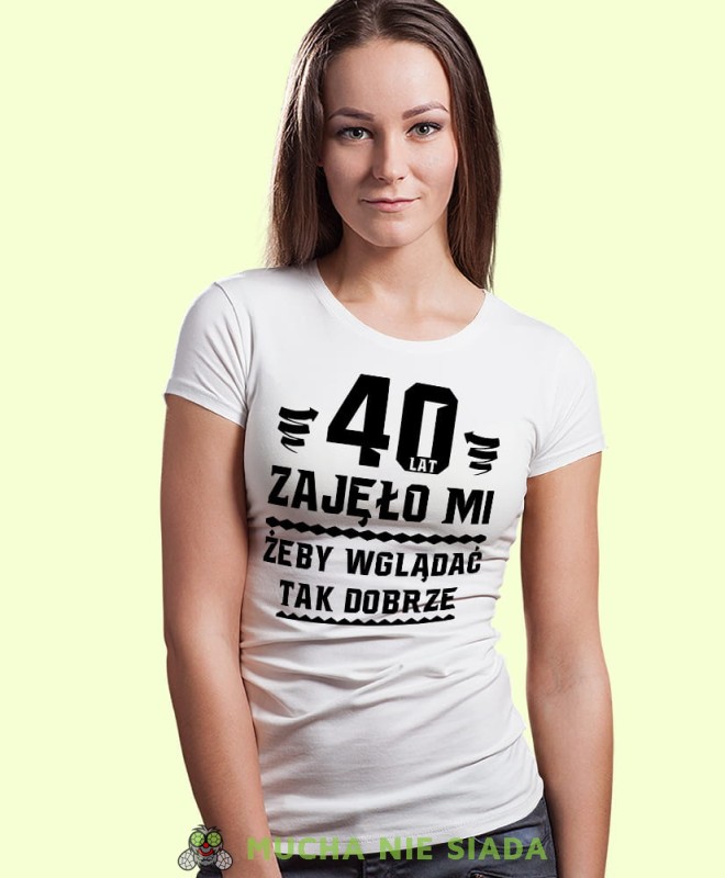 20, 30, 40, 50, 60, 70, 80 zajęło mi żeby wyglądać tak dobrze, biała damska koszulka urodzinowa z nadrukiem, na urodziny, na prezent, dla niej, mucha nie siada, mns.jpg