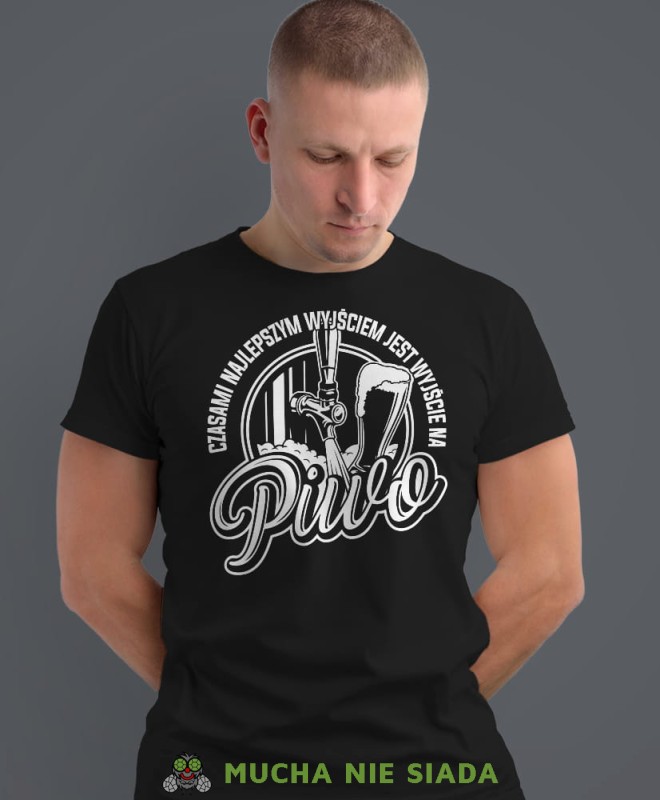czasami najlepszym wyjściem jest wyjście na piwo, czarna męska koszulka z nadrukiem na co dzień, na prezent, fajna koszulka.jpg