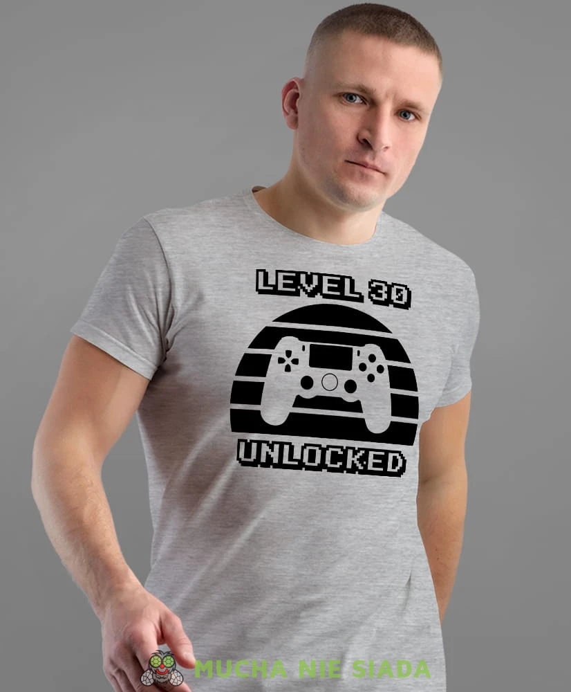 level unlocked szara męska koszulka urodzinowa z nadrukiem na urodziny.jpg