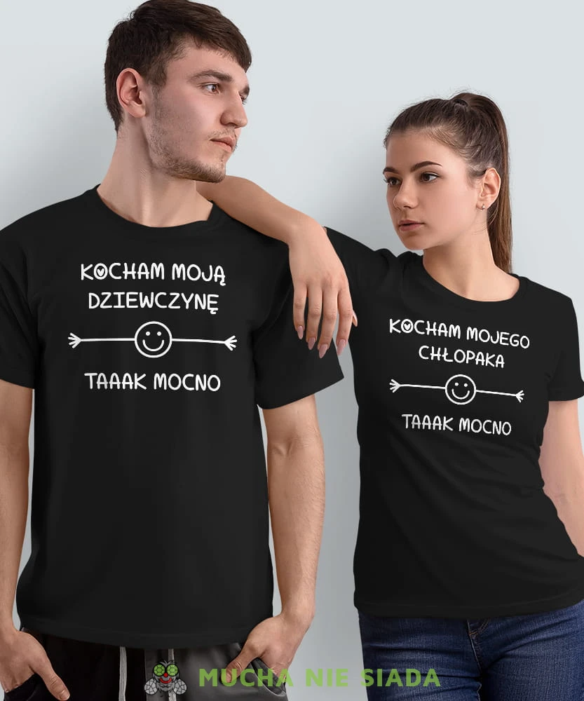 Kocham moją dziewczynę Kocham mojego chłopaka taaak mocno, czarne koszulki dla par, dla męża, dla żony, walentynki, fajne koszulki, t-shirty dla par, mucha nie siada, mns.jpg