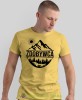 Męska koszulka z nadrukiem - Zdobywca - Idealna za wypad w góry, żółta koszulka z nadrukiem, wycieczka w góry, górska wyprawa, T-shirt dla miłośników turystyki górskiej, mucha nie siada koszulki.jpg