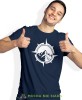 Męska koszulka z nadrukiem - Kompas, góry - Idealna za wypad w góry, granatowa koszulka z nadrukiem, wycieczka w góry, górska wyprawa, T-shirt do miłośników turystyki górskiej, mucha nie siada koszulki.jpg