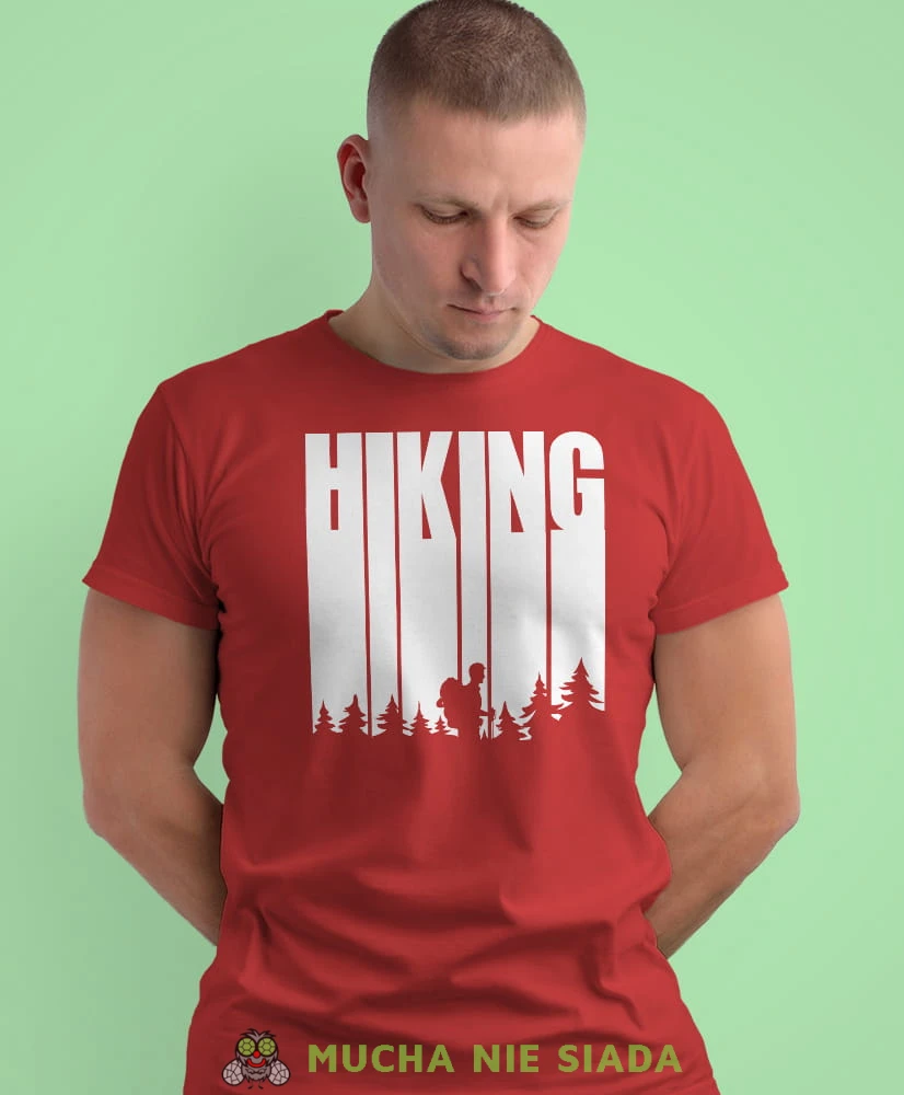 Męska koszulka z nadrukiem - Hiking góry las - Idealna za wypad w góry, czerwona koszulka z nadrukiem, wycieczka w góry, górska wyprawa, T-shirt do miłośników turystyki górskiej, mucha nie siada koszulki.jpg