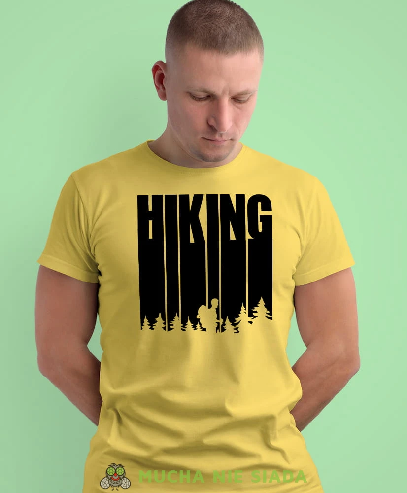 Męska koszulka z nadrukiem - Hiking góry las - Idealna za wypad w góry, żółta koszulka z nadrukiem, wycieczka w góry, górska wyprawa, T-shirt do miłośników turystyki górskiej, mucha nie siada koszulki.jpg
