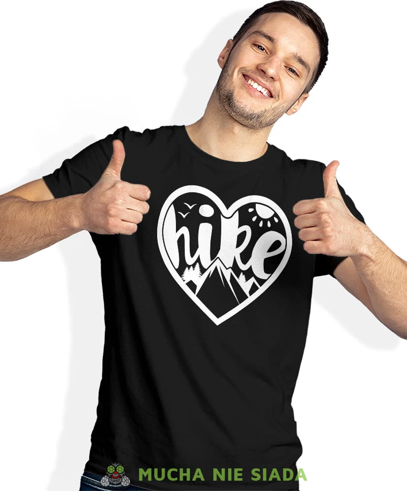 Męska koszulka z nadrukiem - Hike góry serce - Idealna za wypad w góry, czarna koszulka z nadrukiem, wycieczka w góry, górska wyprawa, T-shirt do miłośników turystyki górskiej, mucha nie siada koszulki.jpg