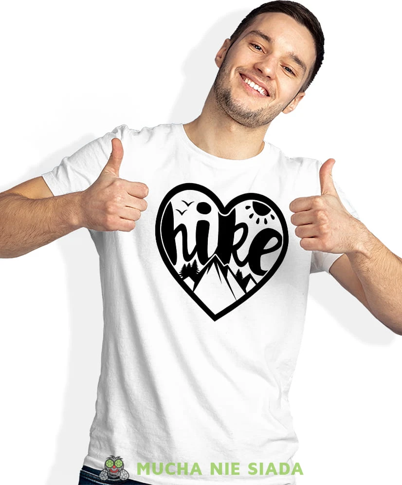 Męska koszulka z nadrukiem - Hike góry serce - Idealna za wypad w góry, biała koszulka z nadrukiem, wycieczka w góry, górska wyprawa, T-shirt do miłośników turystyki górskiej, mucha nie siada koszulki.jpg