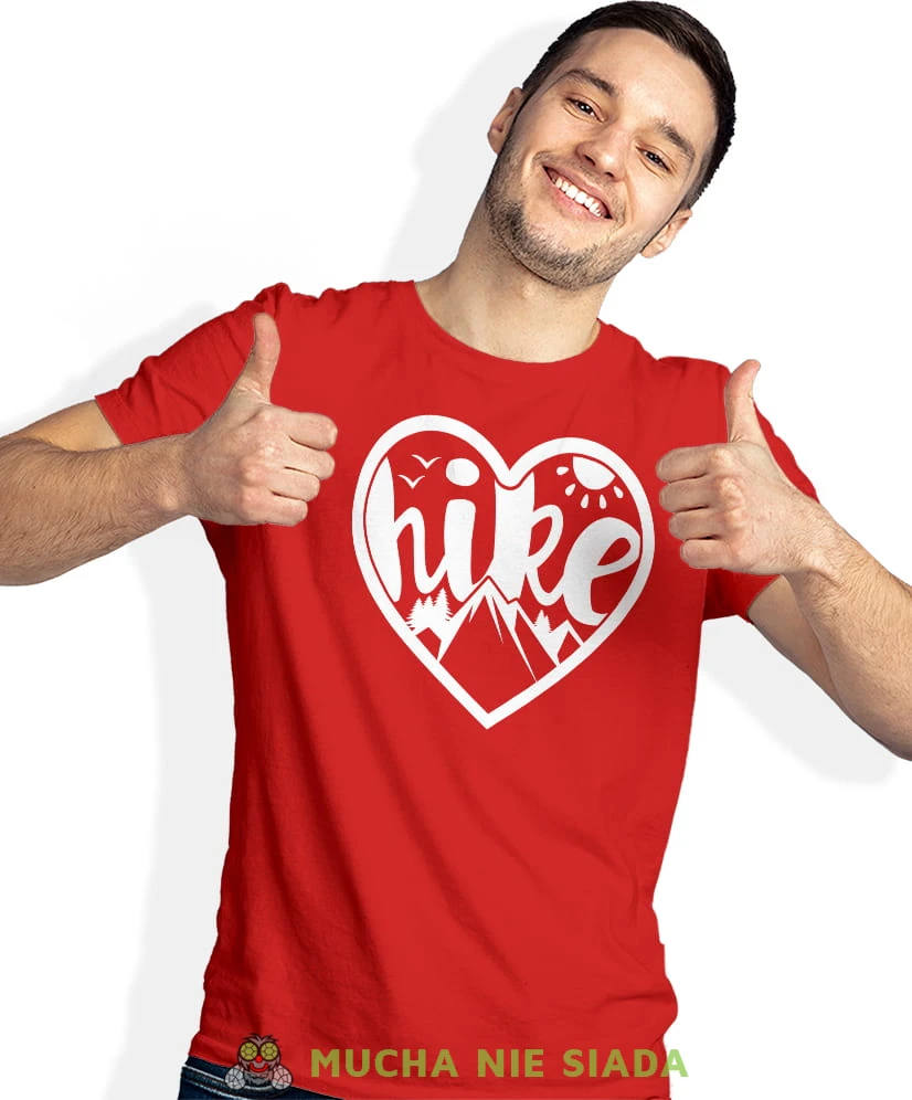 Męska koszulka z nadrukiem - Hike góry serce - Idealna za wypad w góry, czerwona koszulka z nadrukiem, wycieczka w góry, górska wyprawa, T-shirt do miłośników turystyki górskiej, mucha nie siada koszulki.jpg