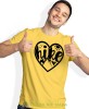 Męska koszulka z nadrukiem - Hike góry serce - Idealna za wypad w góry, żółta koszulka z nadrukiem, wycieczka w góry, górska wyprawa, T-shirt do miłośników turystyki górskiej, mucha nie siada koszulki.jpg