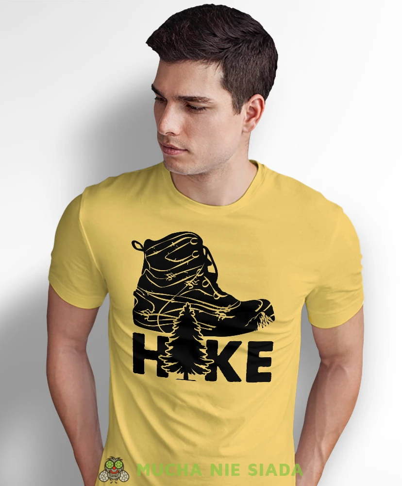 Męska koszulka z nadrukiem - Hike - But górski - Idealna za wypad w góry, żółta koszulka z nadrukiem, wycieczka w góry, górska wyprawa, T-shirt do miłośników turystyki górskiej, mucha nie siada koszulki.jpg