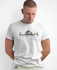 Męska koszulka z nadrukiem - Góry linia życia - Idealna za wypad w góry, biała koszulka z nadrukiem, wycieczka w góry, górska wyprawa, T-shirt do miłośników turystyki górskiej, mucha nie siada koszulki.jpg