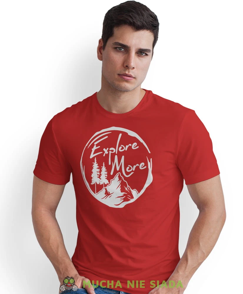 Męska koszulka z nadrukiem - Explore more - Idealna za wypad w góry, czerwona koszulka z nadrukiem, wycieczka w góry, górska wyprawa, T-shirt do miłośników turystyki górskiej, mucha nie siada koszulki.jpg