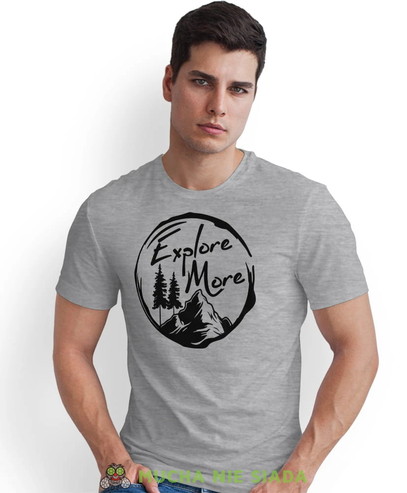 Męska koszulka z nadrukiem - Explore more - Idealna za wypad w góry, szara koszulka z nadrukiem, wycieczka w góry, górska wyprawa, T-shirt do miłośników turystyki górskiej, mucha nie siada koszulki.jpg