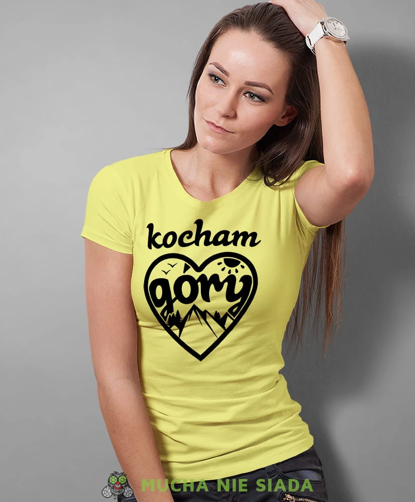 Damska koszulka z nadrukiem - Kocham góry, serce - Idealna za wypad w góry, żółta koszulka z nadrukiem, wycieczka w góry, górska wyprawa, T-shirt dla miłośników turystyki górskiej, mucha nie siada koszulki.jpg