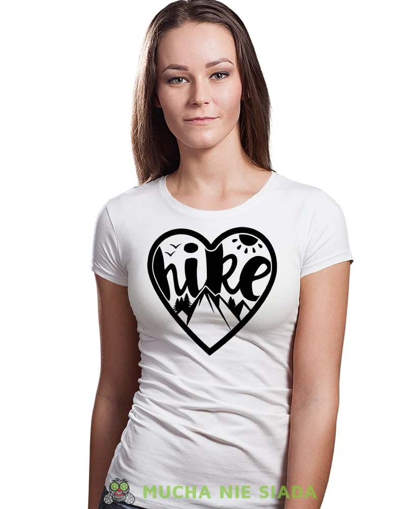 Damska koszulka z nadrukiem - Hike góry serce - Idealna za wypad w góry, biała koszulka z nadrukiem, wycieczka w góry, górska wyprawa, T-shirt dla miłośników turystyki górskiej, mucha nie siada koszulki.jpg