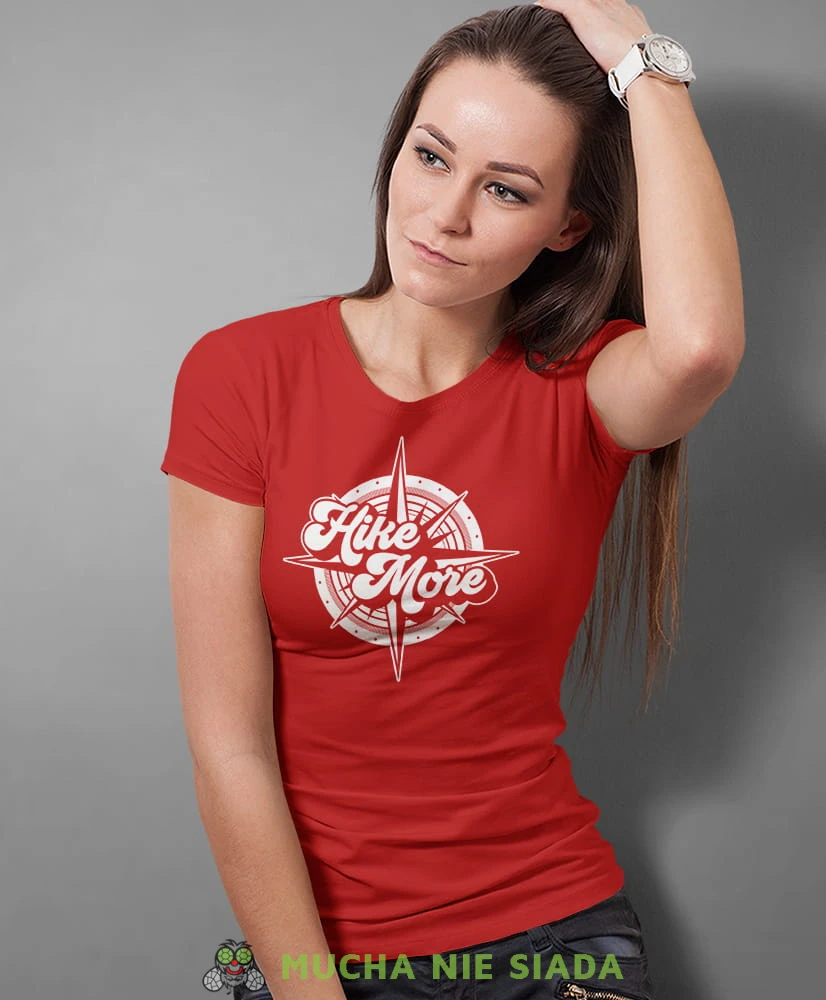 Damska koszulka z nadrukiem - Hike more - Idealna za wypad w góry, czerwona koszulka z nadrukiem, wycieczka w góry, górska wyprawa, T-shirt dla miłośników turystyki górskiej, mucha nie siada koszulki.jpg