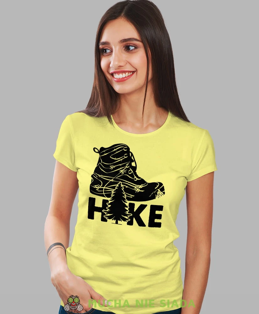 Damska koszulka z nadrukiem - Hike - But górski - Idealna za wypad w góry, żółta koszulka z nadrukiem, wycieczka w góry, górska wyprawa, T-shirt dla miłośników turystyki górskiej, mucha nie siada koszulki.jpg