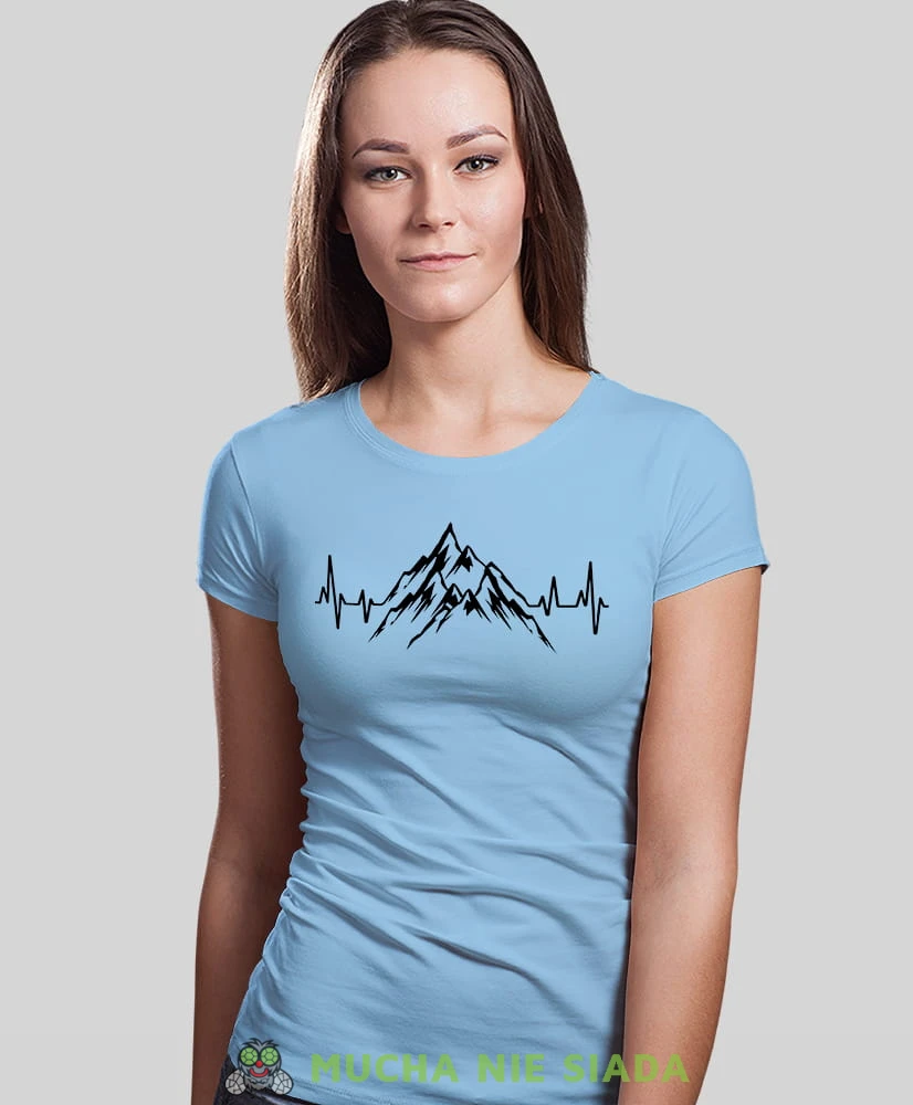 Damska koszulka z nadrukiem - Góry linia życia - Idealna za wypad w góry, jasnoniebieska koszulka z nadrukiem, wycieczka w góry, górska wyprawa, T-shirt dla miłośników turystyki górskiej, mucha nie siada koszulki.jpg