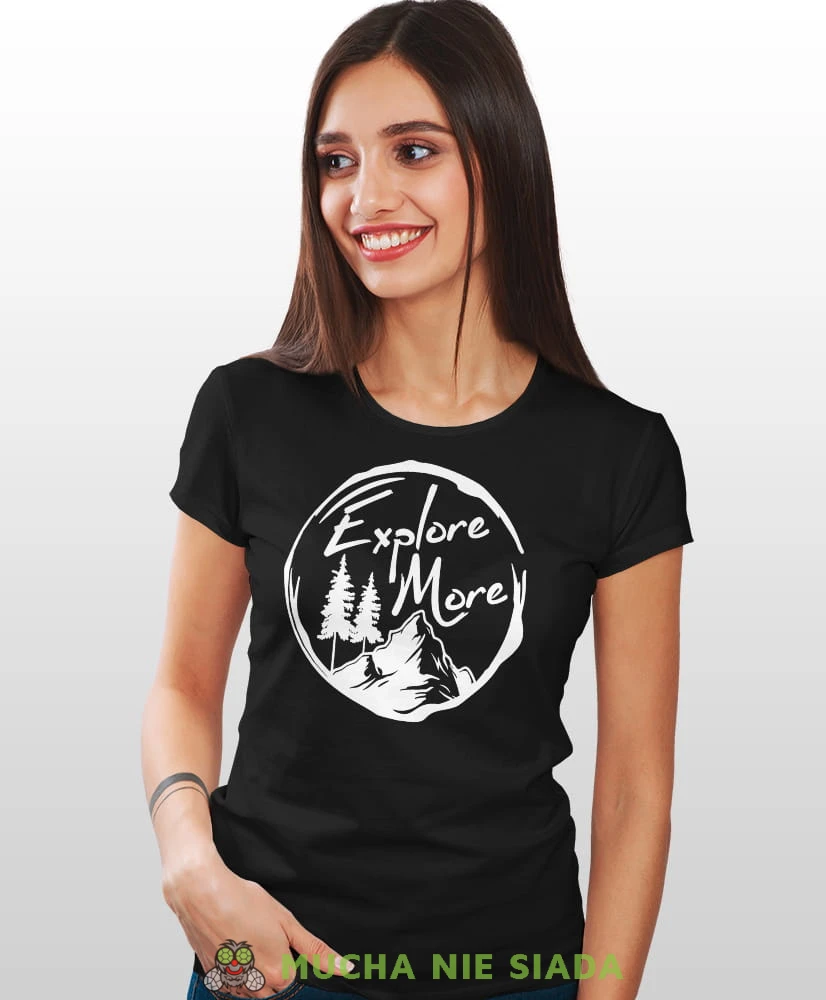 Damska koszulka z nadrukiem - Explore more - Idealna za wypad w góry, czarna koszulka z nadrukiem, wycieczka w góry, górska wyprawa, T-shirt dla miłośników turystyki górskiej, mucha nie siada koszulki.jpg