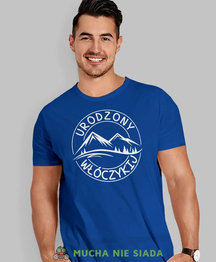 Męska koszulka z nadrukiem - Urodzony włóczykij - Idealna na wypad w góry, niebieska koszulka z nadrukiem, wycieczka w góry, górska wyprawa, T-shirt dla miłośników turystyki górskiej, mucha nie siada koszulki.jpg